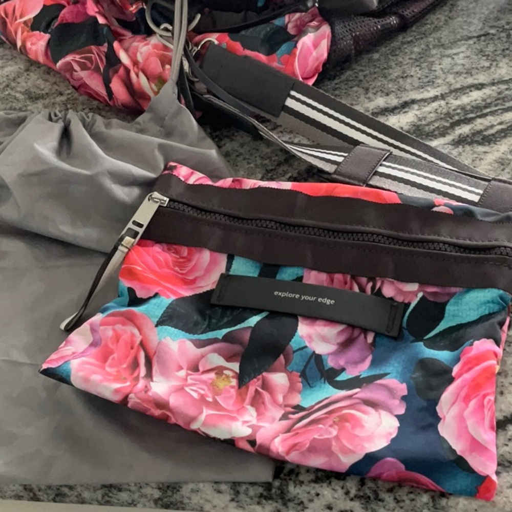 Lululemon Yoga On The Fly Duffel Bag - Picture 9 of 12